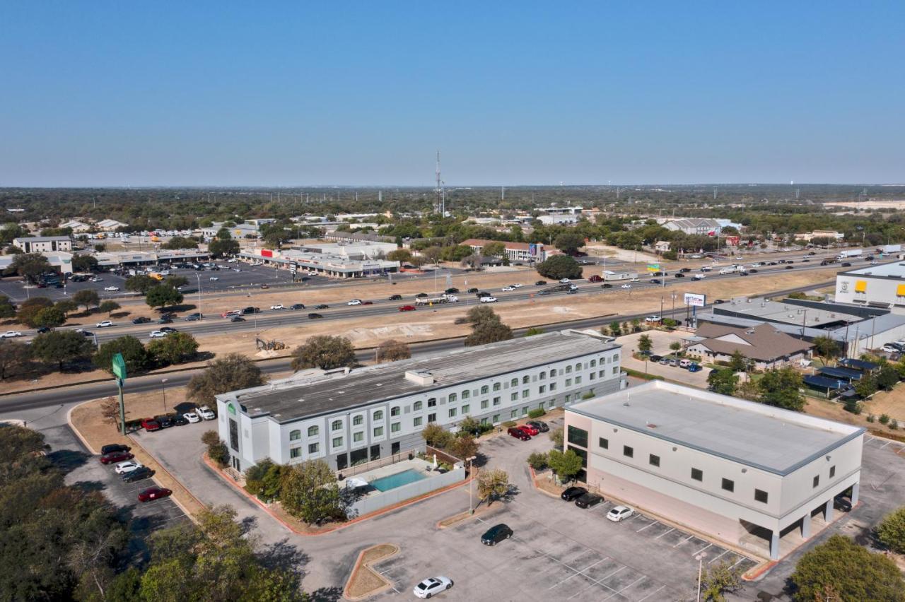 Hotel Wingate By Wyndham And Williamson Conference Center Round Rock Exterior foto